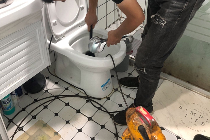 美溪马桶堵塞自己疏通还是找师傅？专业上门服务让你省时更省心