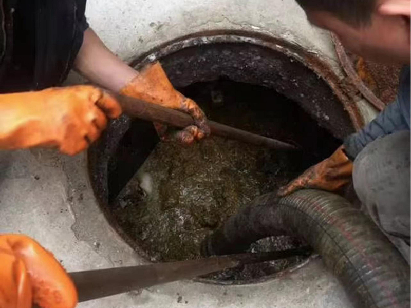 美溪清理化粪池时如何避免沼气的危害？